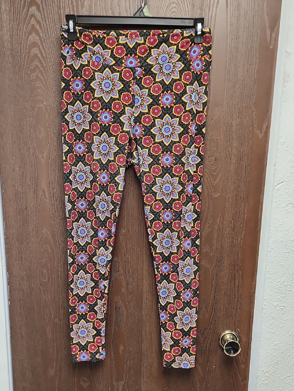 LuLaRoe Floral Star Leggings in Brown, Red, Purple and Blue